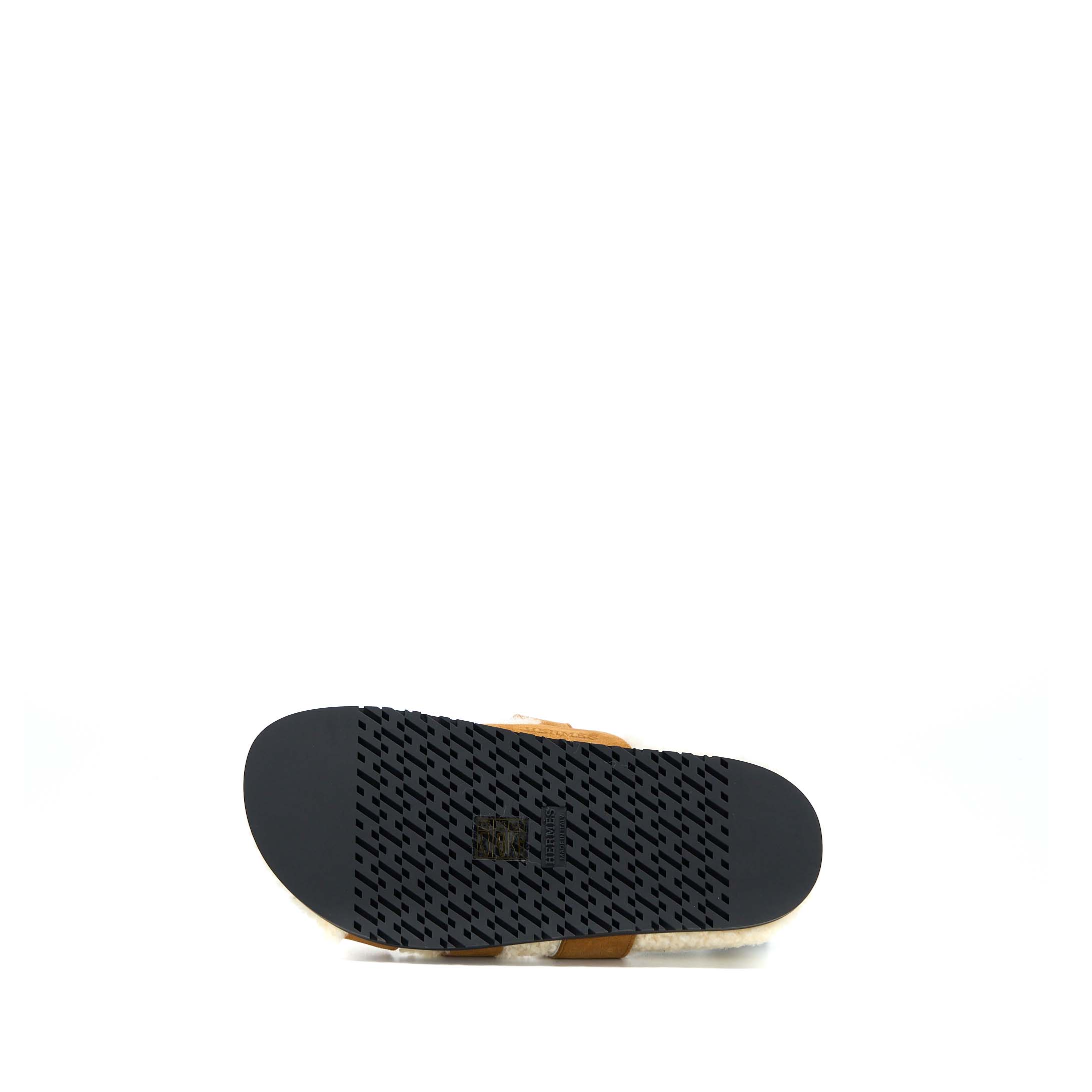 HERMES CHYPRE SANDLE ( RUNS SMALL)