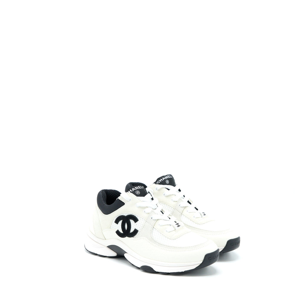 CHANEL CC LOGO SNEAKER BLACK/WHITE