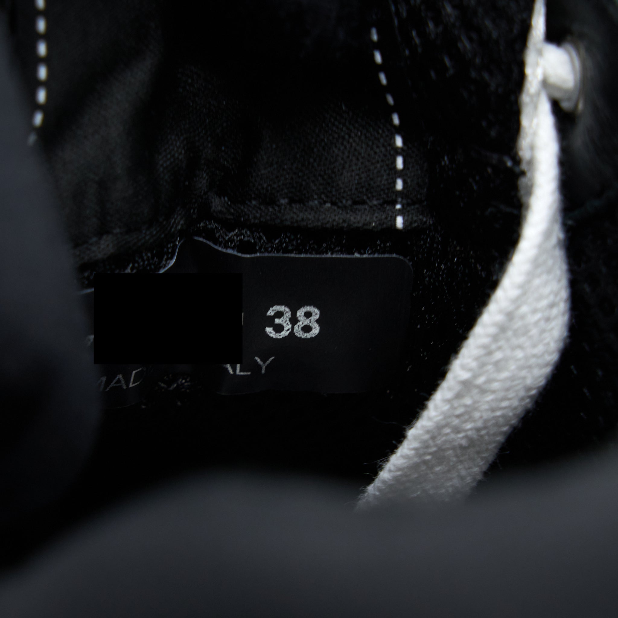 CHANEL CC LOGO SNEAKER BLACK/WHITE