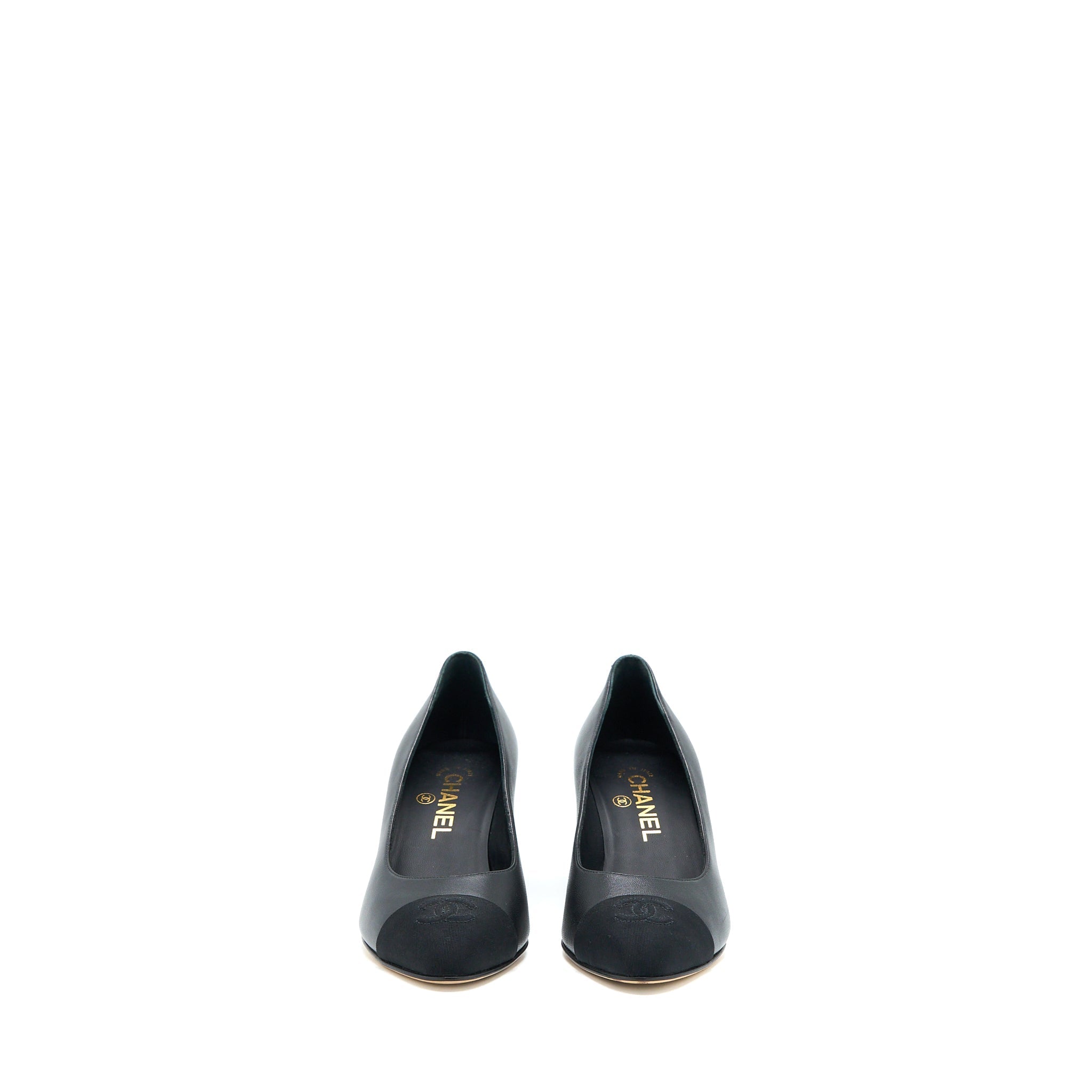 CHANEL CC LOGO HEELS WITH PEARL BLACK