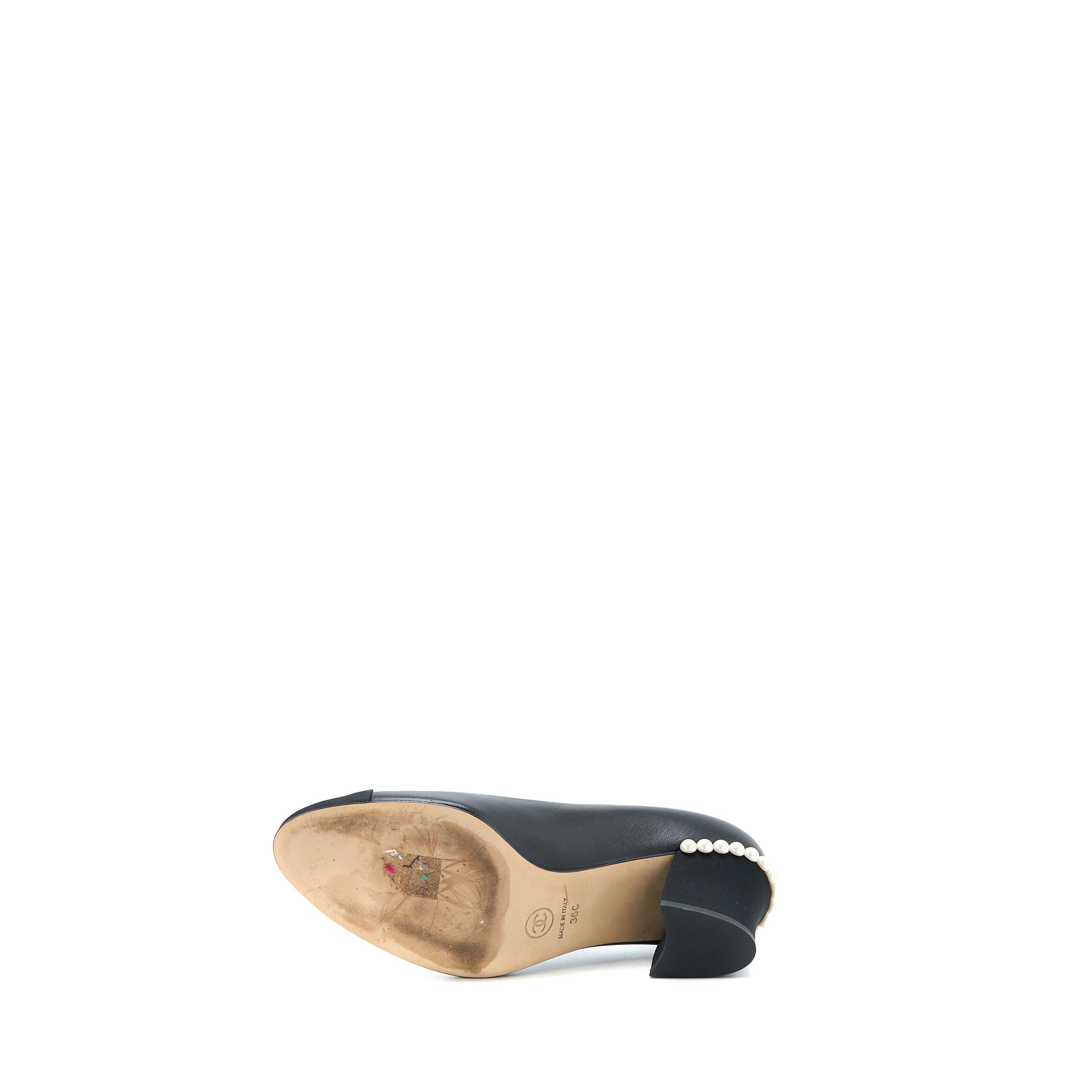 CHANEL CC LOGO HEELS WITH PEARL BLACK