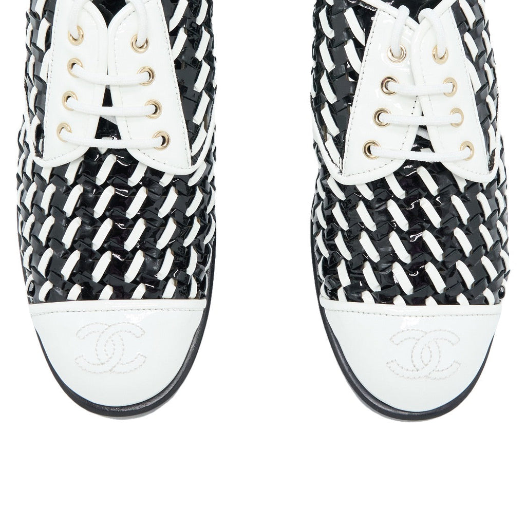 CHANEL PATENT BLACK/WHITE LOAFER