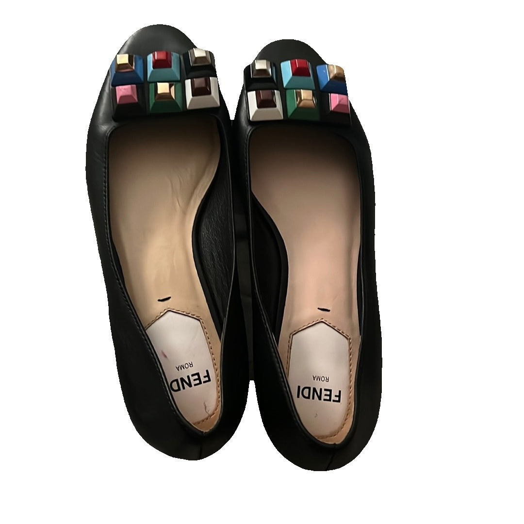 FENDI ROUND TOE FLAT SHOES WITH ACCESSORY BLACK